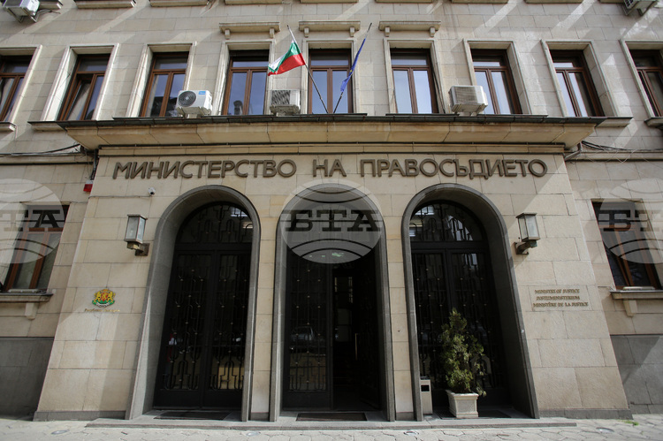Министърът на правосъдието в оставка разпореди проверка на сдружение, свързано със случая 'Петрохан'