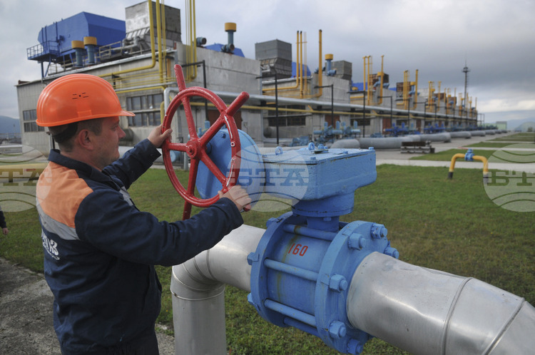 Спад в приходите на Русия от петрол и газ: Влияние върху глобалния енергиен пазар