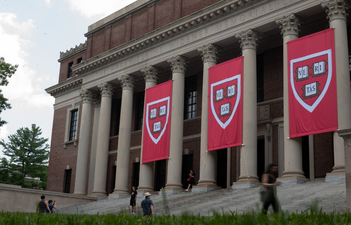 Хакери публикуват лични данни след пробиви в Harvard и UPenn