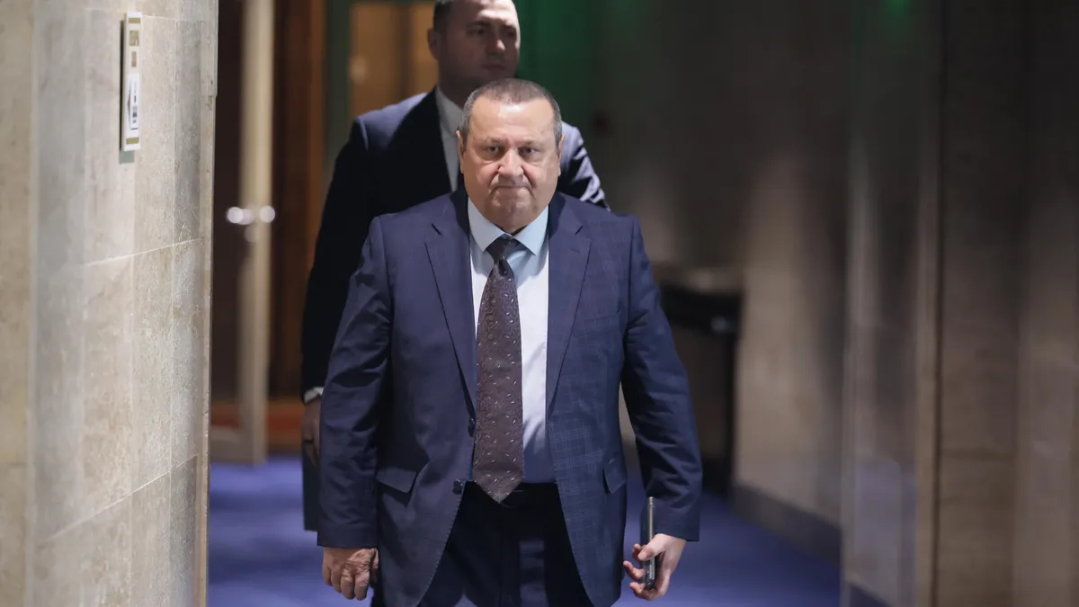 Министър Адемов започва обиколка на териториалните структури на МТСП