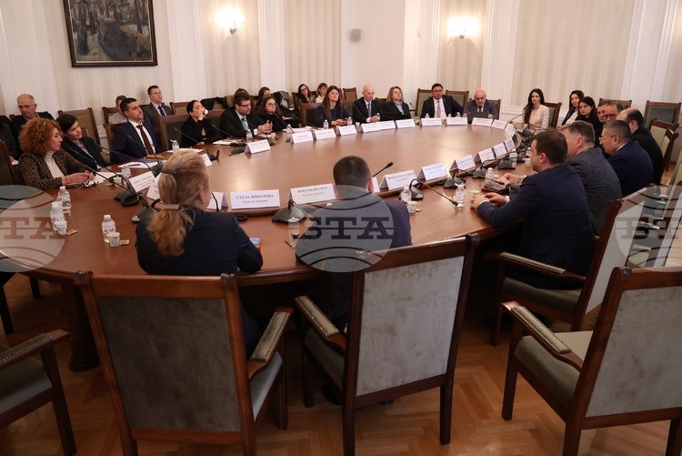Одобрение на удължителния закон за бюджета: Влияние върху общините и бизнеса