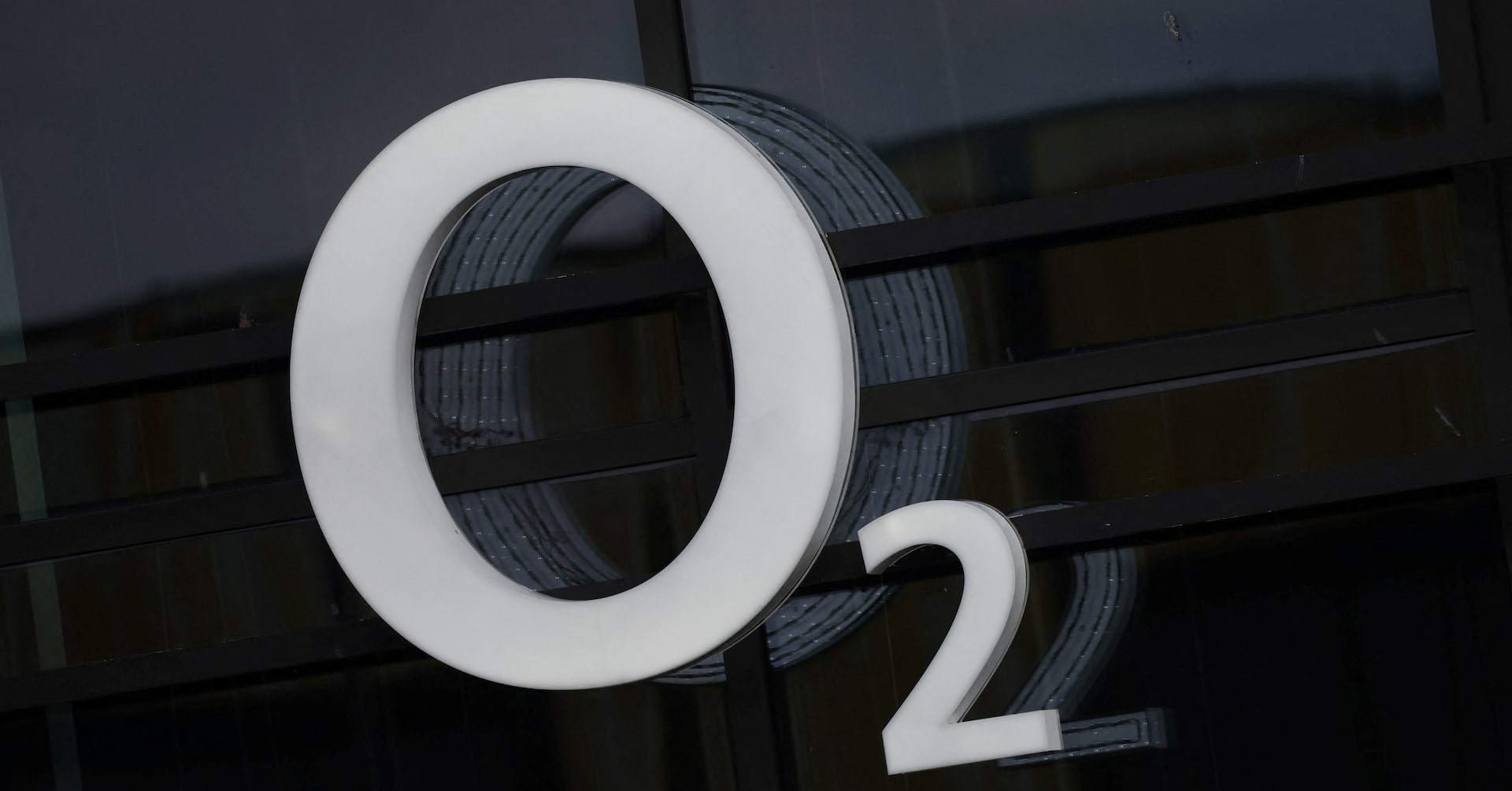 O2 стартира първата в Европа сателитна услуга за смартфони