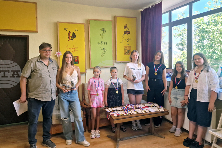 Млади таланти от Разград с престижни награди на международния фестивал Tryavna Cup
