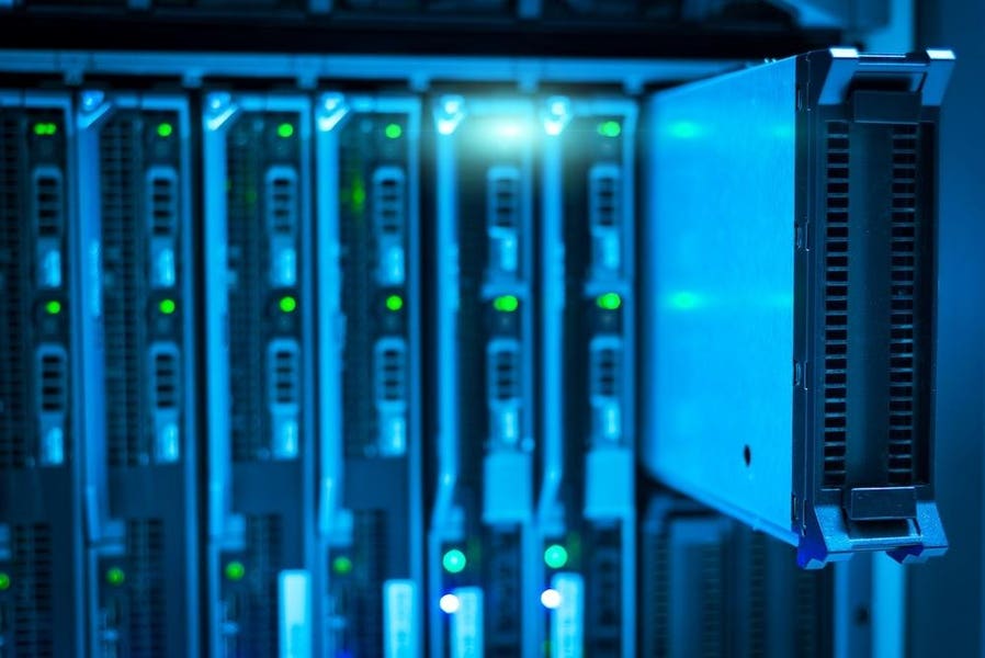 AI Лаборатории на Frontier наемат изчислителни ресурси от конкуренти