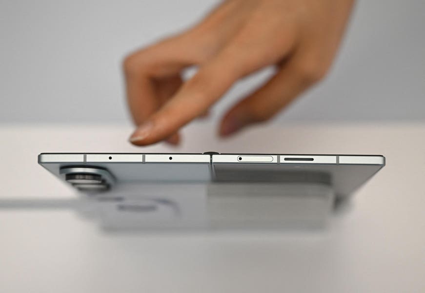 Samsung Galaxy Z Fold8: Конкуренция между Honor и Apple в света на сгъваемите телефони