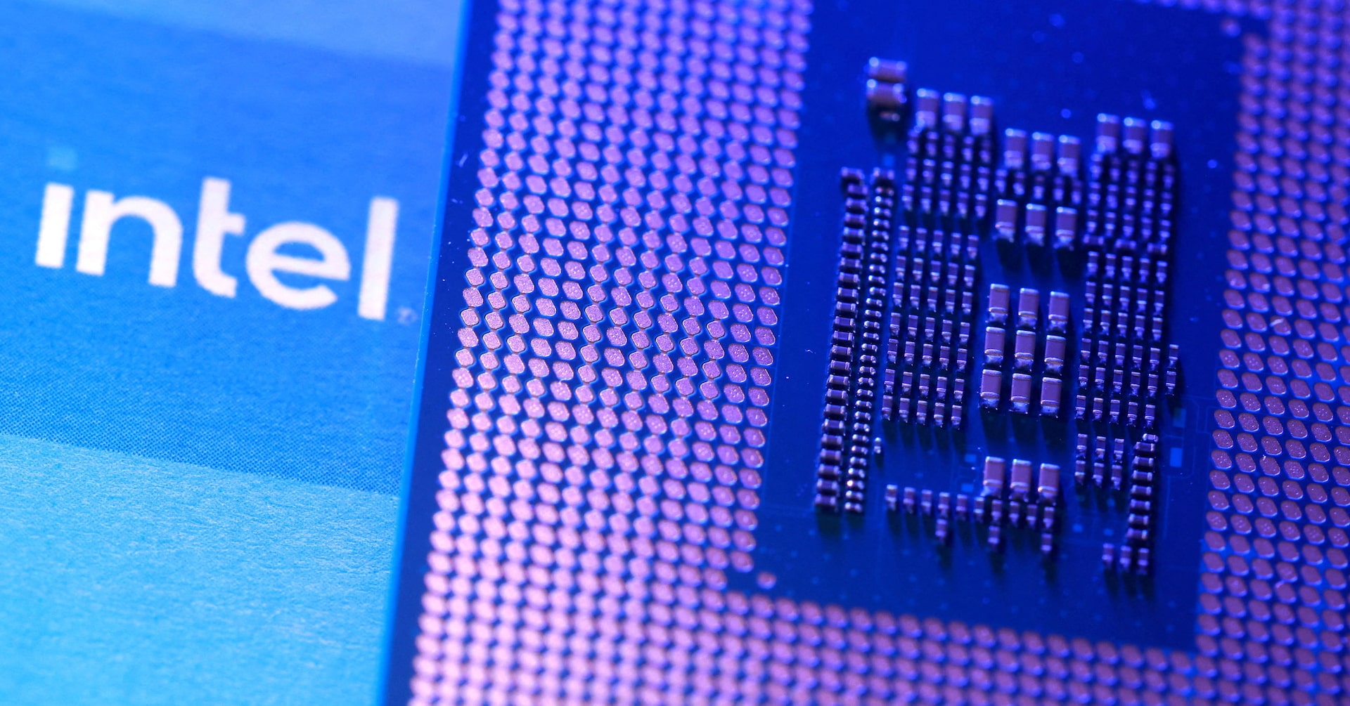 Intel използва нова технология на ASML за производство на лаптоп чипове