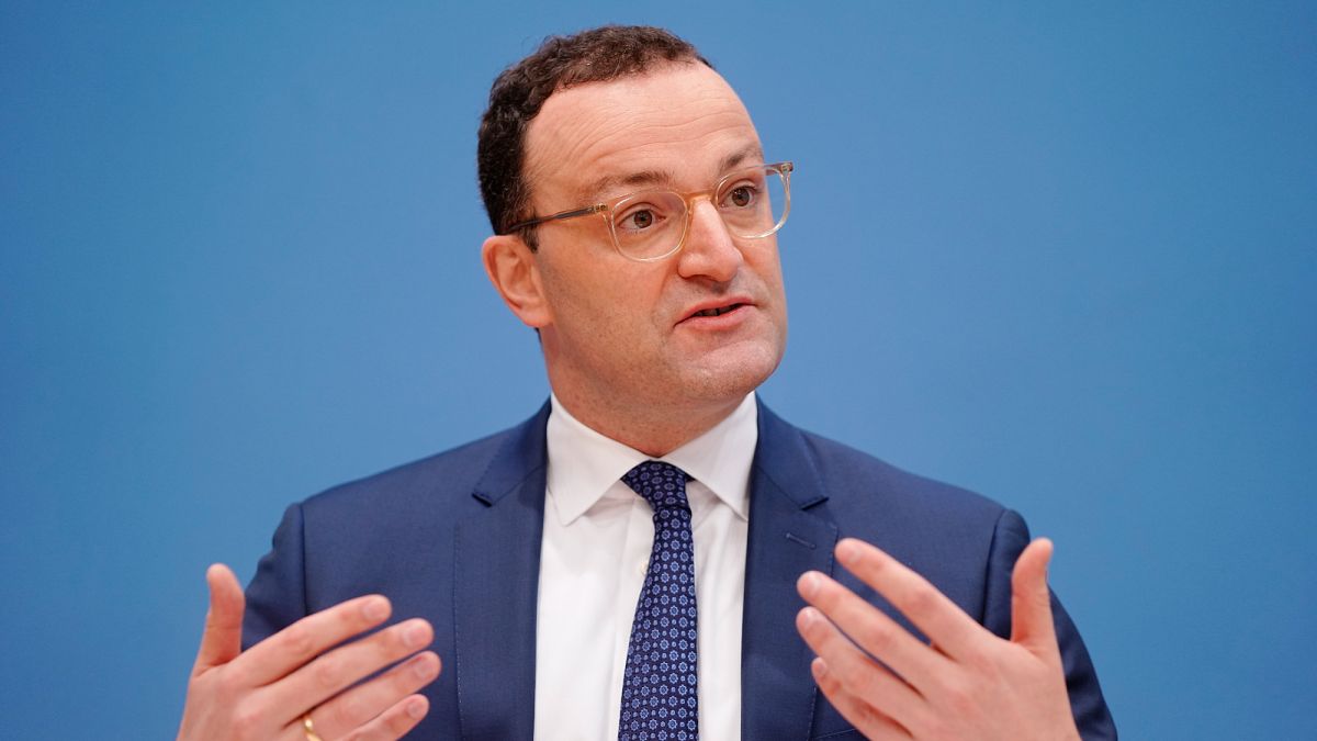 Jens Spahn от CDU подава оставка след скандал със сурогатно майчинство