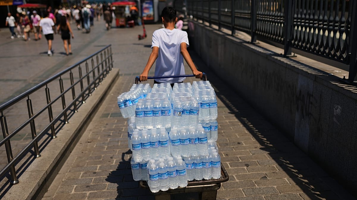Факт чек: ЕС не забранява мултипакетите за бутилирана вода