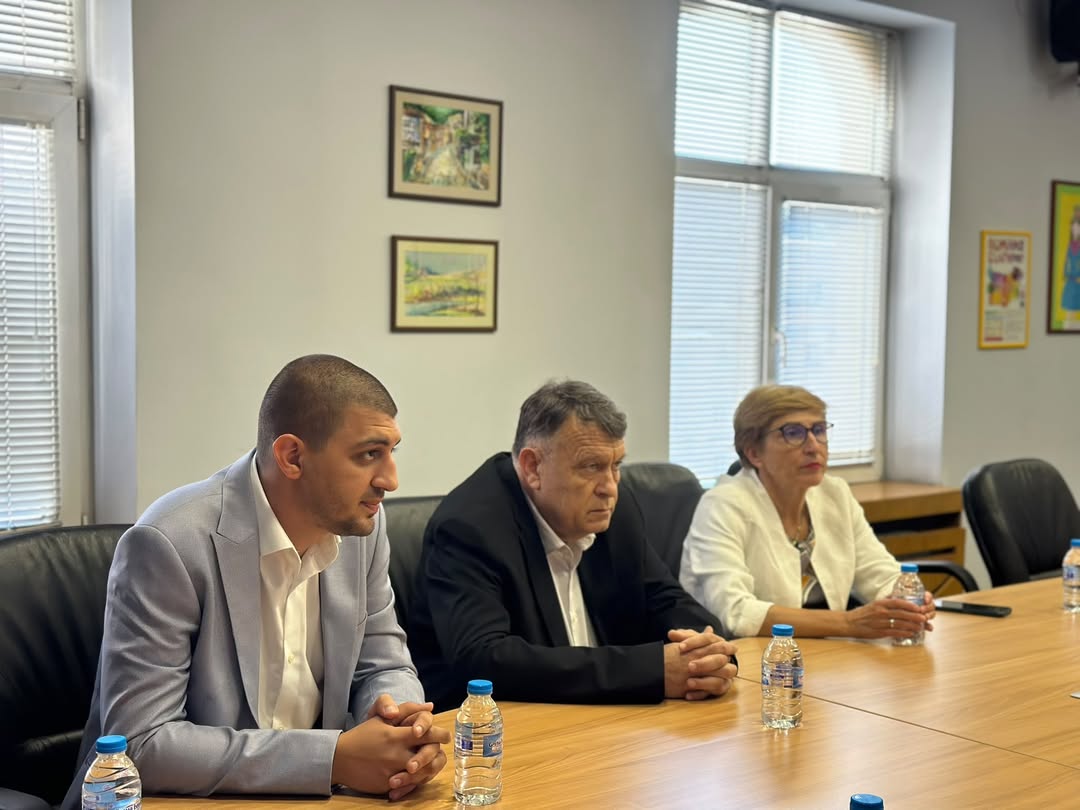 МОН ще съдейства за разрешаване на конфликта в НАТФИЗ