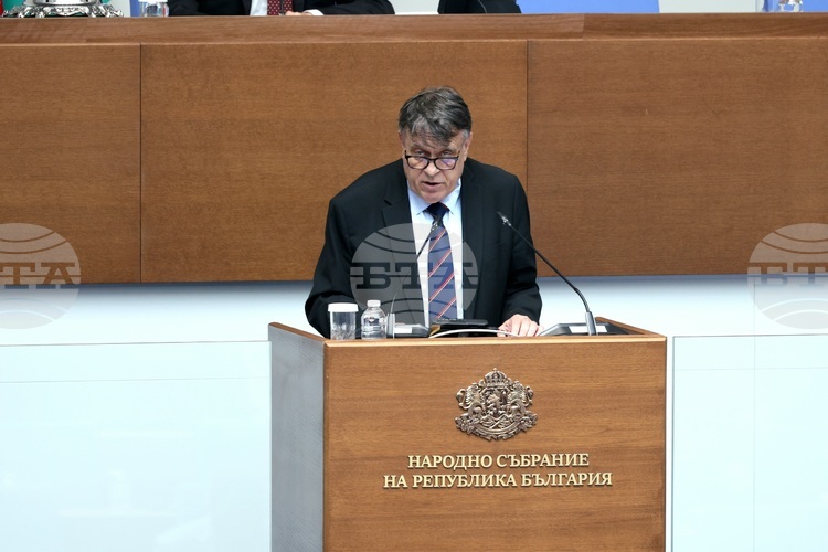 Министерството на образованието проверява заснемането на филм в училища