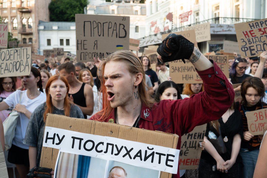 Политическа криза в Украйна: Протести и напрежение в армията