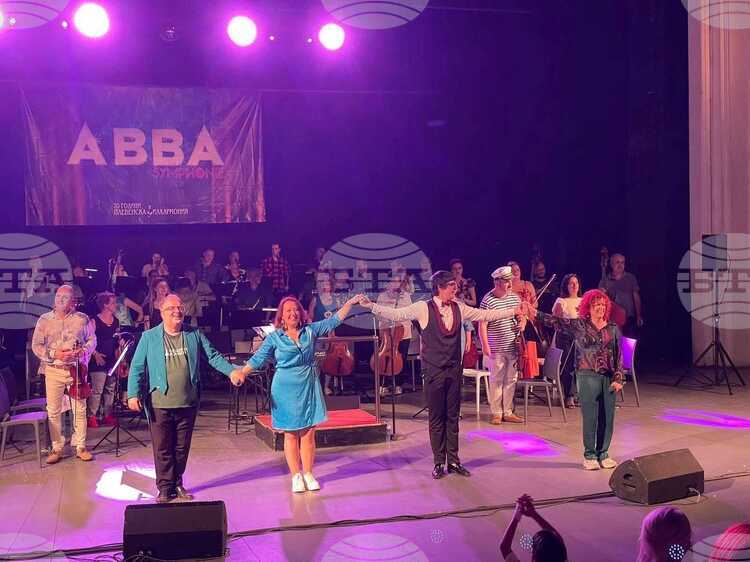 Плевенската филхармония стартира лятното турне ABBA Symphonie 2026