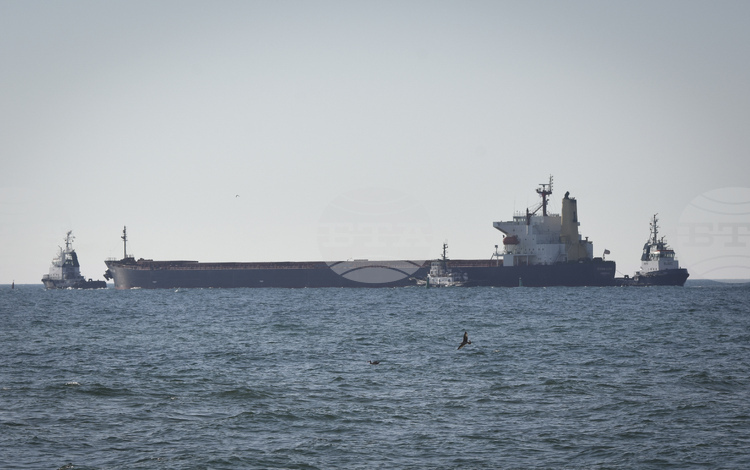 Русия ограничава корабоплаването в Азовско море: Влияние върху зърнения износ