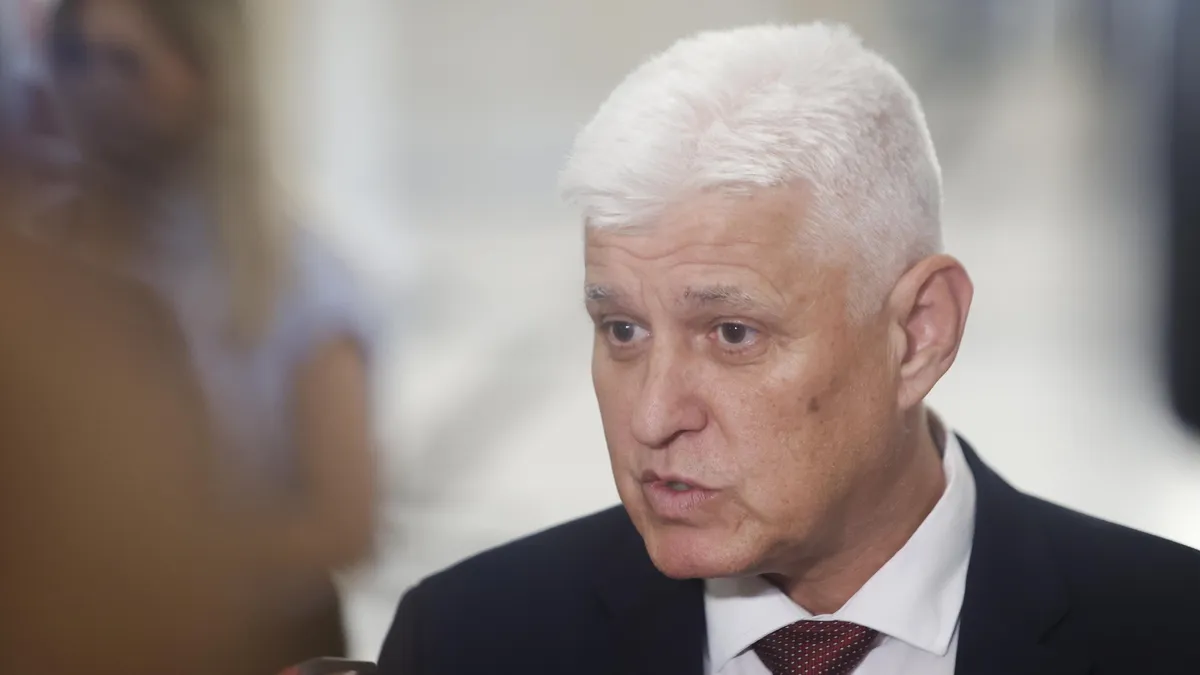Министърът на отбраната: Няма притеснения за американските самолети в Безмер