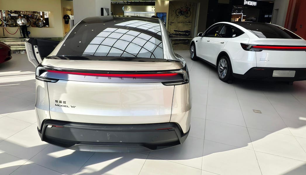 Tesla Model Y L: Новият дългоочакван модел с три реда седалки